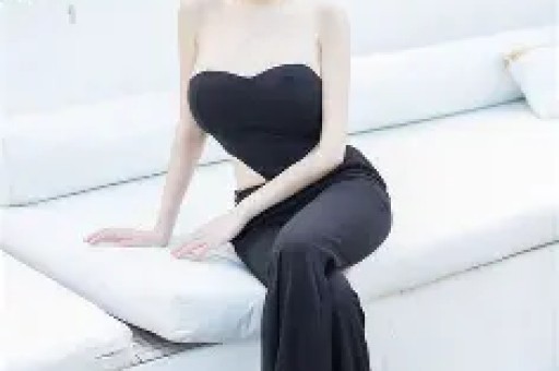 炸裂！司晓迪凌晨甩黑色吊带美照评论区从吃瓜到吐槽吵翻了天