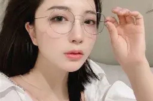 娱乐圈再爆大瓜！工作人员曝张雨绮疑似怀孕全网热议不停