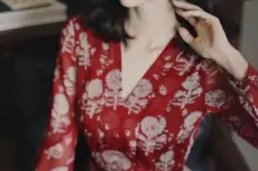 罗晋唐嫣罕见同框一起带女儿看电影破离婚传闻还是挺幸福的